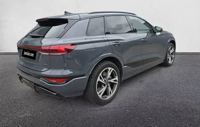 AUDI Q6 E-TRON 428 ch 100 kWh quattro Competition extérieur trois quart arrière droit 5939