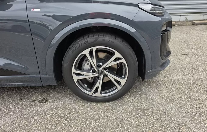 AUDI Q6 E-TRON 428 ch 100 kWh quattro Competition photo 9 5939