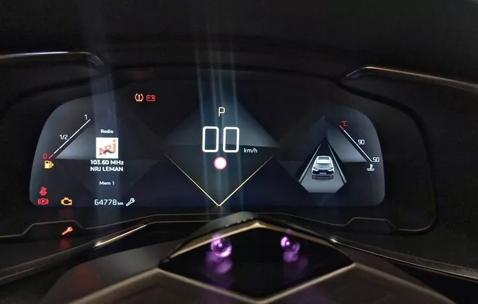 DS DS7 CROSSBACK PureTech 180 EAT8 Rivoli photo 20 945487