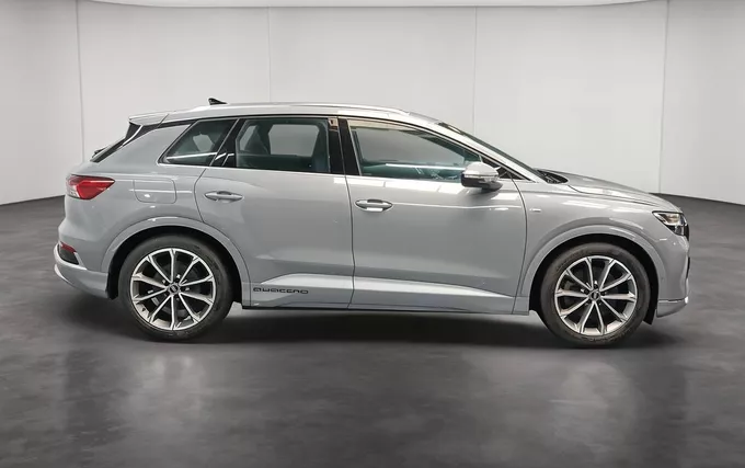 AUDI Q4 E-TRON 45 265 ch 82 kWh quattro S line extérieur côté droit 2133316