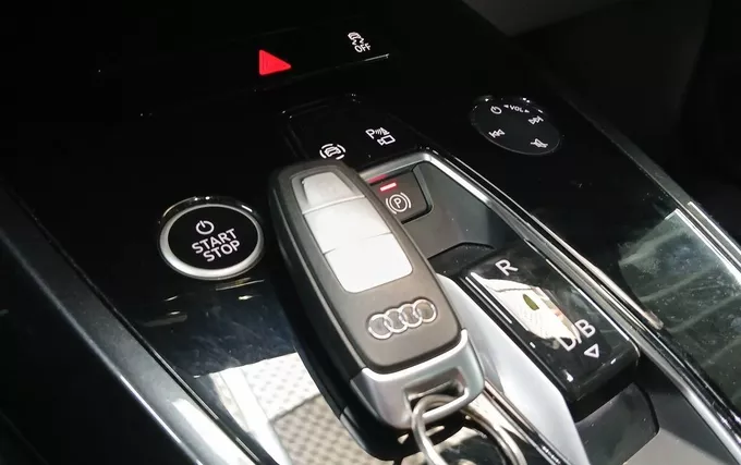 AUDI Q4 E-TRON 45 265 ch 82 kWh quattro S line photo 19 2133316