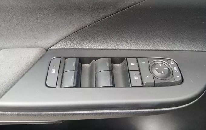 TOYOTA C-HR Hybride 140 Collection photo 20 1102445
