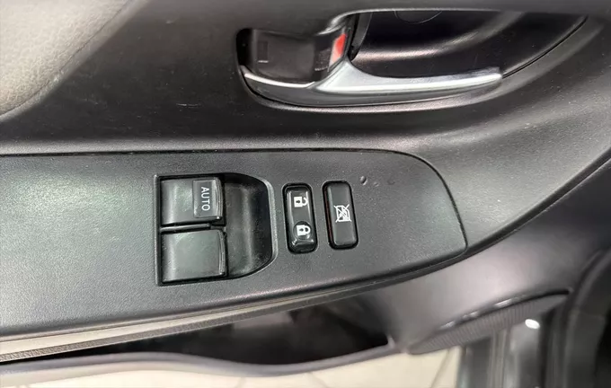 TOYOTA YARIS 70 VVT-i 20eme anniversaire photo 19 1103568