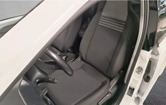 VOLKSWAGEN E-UP! 2.0 Electrique extérieur trois quart arrière droit 2131173