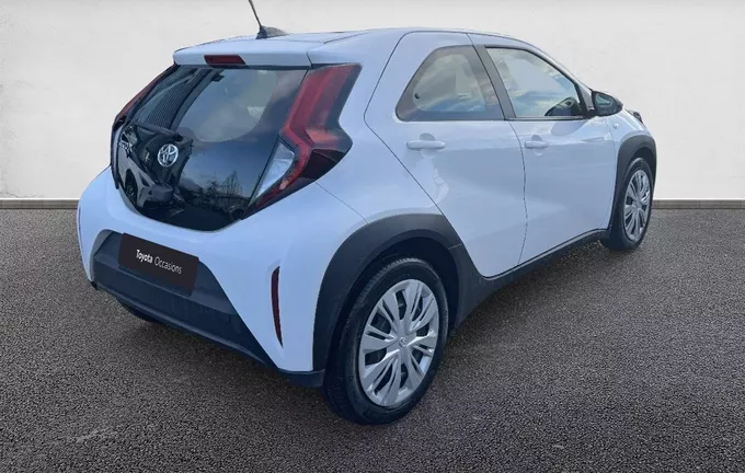 TOYOTA AYGO X 1.0 VVT-i 72 Dynamic extérieur trois quart arrière droit 1102754
