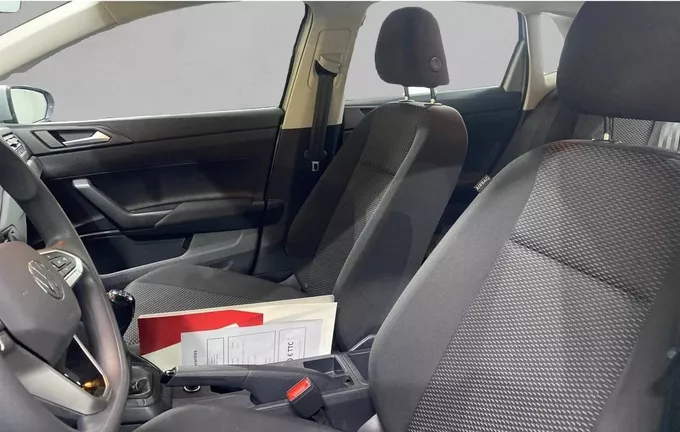VOLKSWAGEN POLO 1.0 TSI 95 S&S BVM5 extérieur trois quart arrière droit 2124916