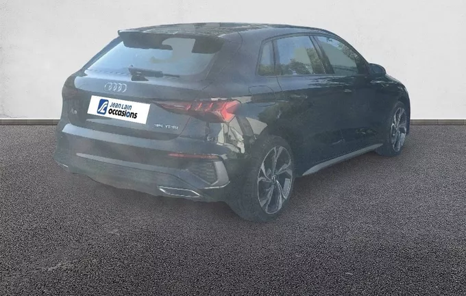 AUDI A3 Sportback 35 TFSI Mild Hybrid 150 S tronic 7 S Line extérieur trois quart arrière droit 560669