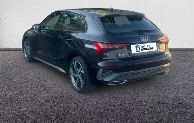 AUDI A3 Sportback 35 TFSI Mild Hybrid 150 S tronic 7 S Line extérieur trois quart arrière gauche 560669