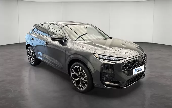AUDI Q3 Sportback TFSI 150 ch Hybride S tronic 7 S line extérieur trois quart avant droit 5763