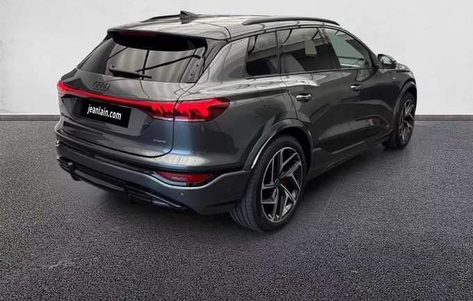 AUDI Q6 E-TRON 428 ch 100 kWh quattro S line extérieur trois quart arrière droit 0712