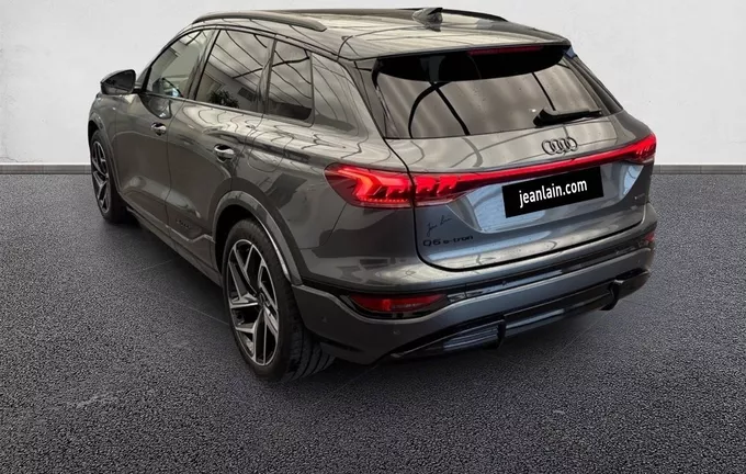 AUDI Q6 E-TRON 428 ch 100 kWh quattro S line extérieur trois quart arrière gauche 0712