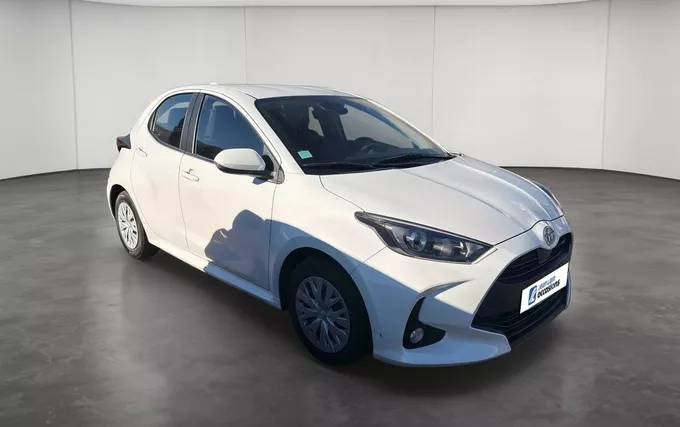 TOYOTA YARIS 70 VVT-i Dynamic Business extérieur trois quart avant droit 1103932