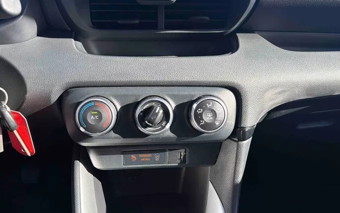 TOYOTA YARIS 70 VVT-i Dynamic Business photo 14 1103932