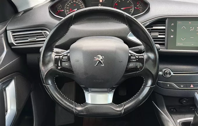 PEUGEOT 308 SW 1.6 BlueHDi 120ch S&S EAT6 Allure photo 12 213057