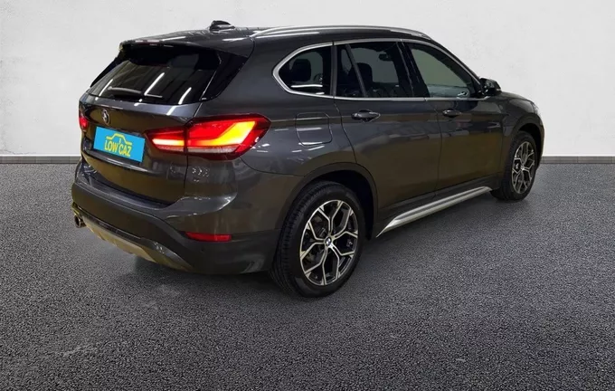BMW X1 sDrive 18i 136 ch DKG7 xLine extérieur trois quart arrière droit 212613