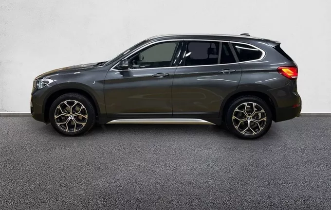 BMW X1 sDrive 18i 136 ch DKG7 xLine extérieur côté gauche 212613