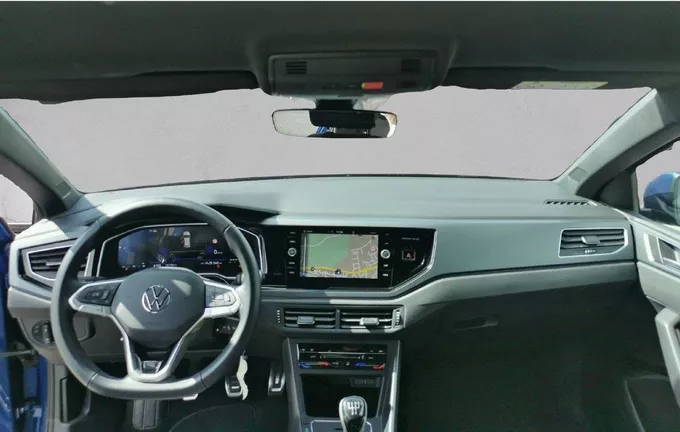 VOLKSWAGEN POLO 1.0 TSI 95 S&S BVM5 R-Line extérieur trois quart avant droit 460137