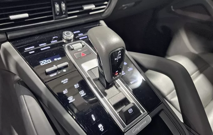 PORSCHE CAYENNE E-Hybrid 3.0 V6 462 ch Tiptronic BVA Platinum Edition photo 13 2126955