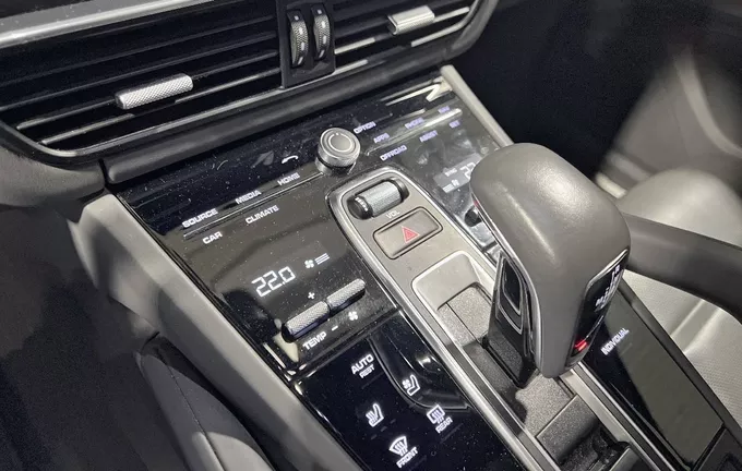 PORSCHE CAYENNE E-Hybrid 3.0 V6 462 ch Tiptronic BVA Platinum Edition photo 14 2126955