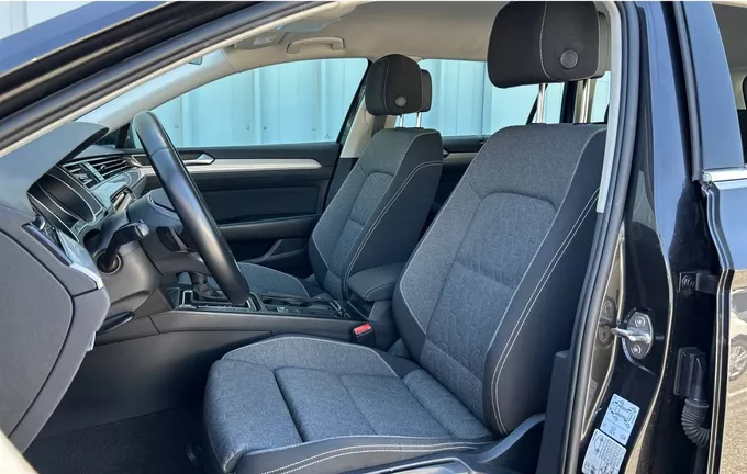 VOLKSWAGEN PASSAT SW 2.0 TDI EVO SCR 122 DSG7 Life Plus extérieur trois quart arrière droit 213134