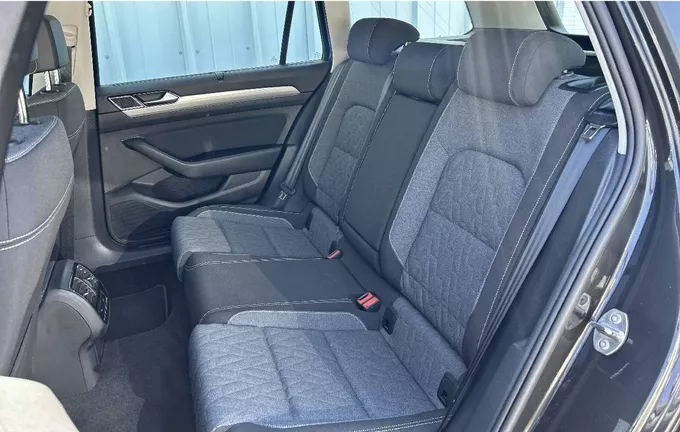 VOLKSWAGEN PASSAT SW 2.0 TDI EVO SCR 122 DSG7 Life Plus extérieur arrière 213134