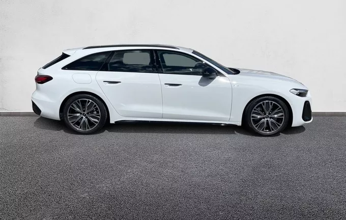 AUDI A5 Avant e-hybrid 299 ch S tronic 7 Quattro S line extérieur côté droit 5223