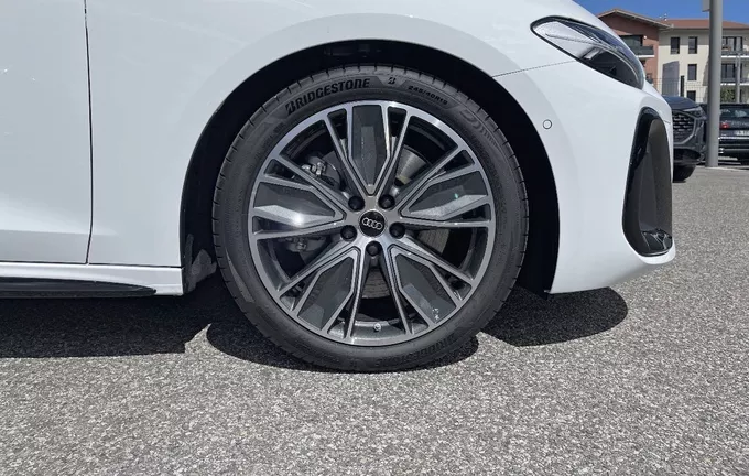 AUDI A5 Avant e-hybrid 299 ch S tronic 7 Quattro S line photo 9 5223