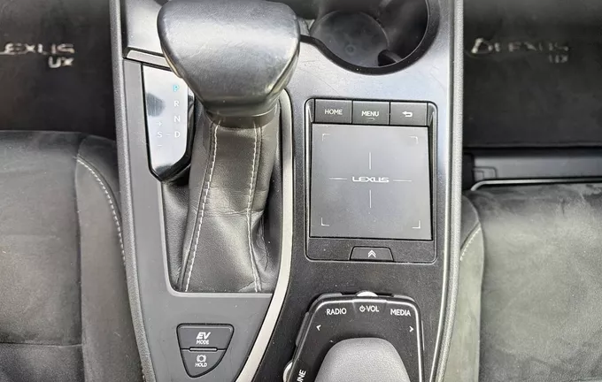 LEXUS UX 250h 2WD Pack Confort Business photo 13 1102975
