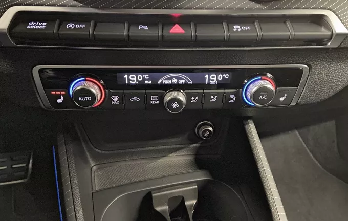 AUDI Q2 35 TDI 150 S tronic 7 Black Edition photo 14 2125740