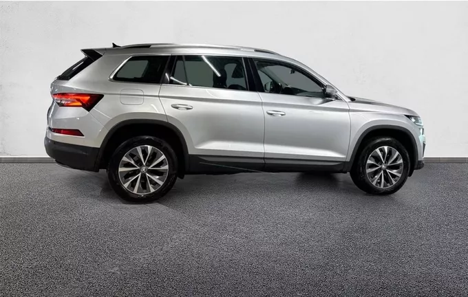 SKODA KODIAQ 2.0 TDI 150 SCR DSG7 4x4 7pl Style extérieur côté droit 2130665