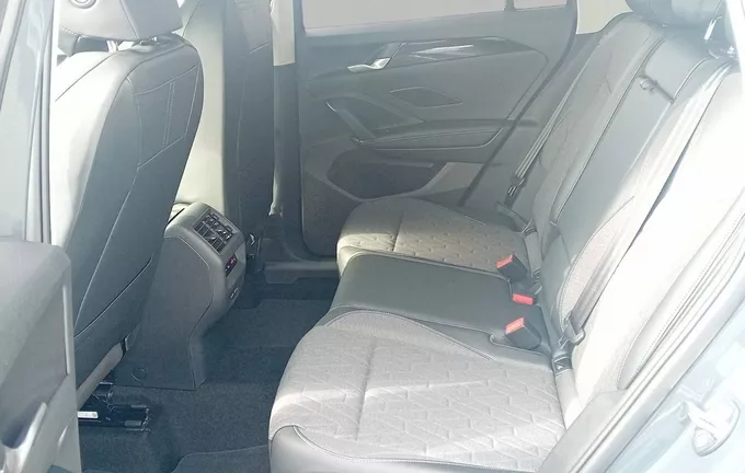 VOLKSWAGEN TIGUAN 1.5 eHybrid 204ch DSG6 Life Plus photo 17 0136