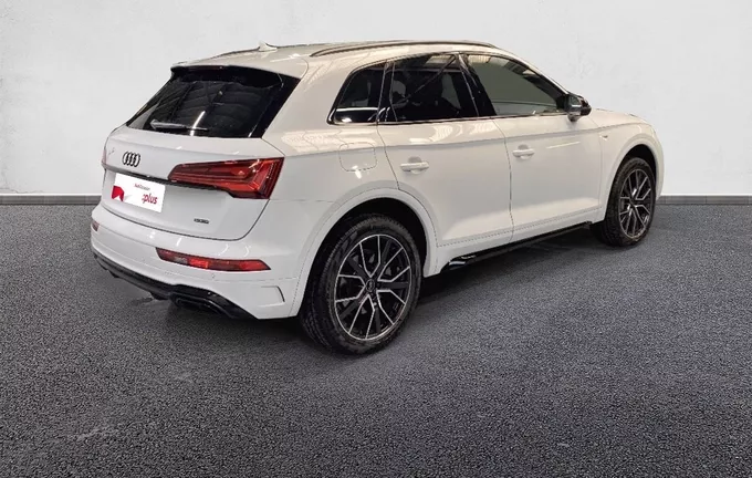 AUDI Q5 50 TFSIe 299 S tronic 7 Quattro Black Edition extérieur trois quart arrière droit 2128245