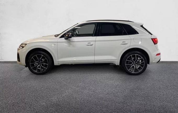 AUDI Q5 50 TFSIe 299 S tronic 7 Quattro Black Edition extérieur côté gauche 2128245