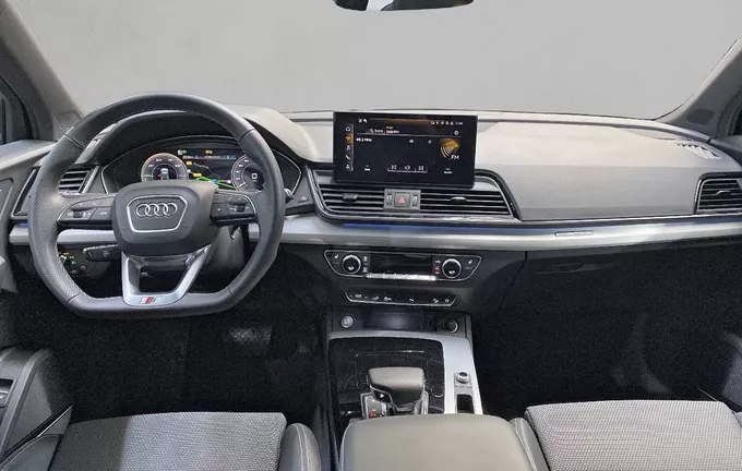 AUDI Q5 50 TFSIe 299 S tronic 7 Quattro Black Edition photo 18 2128245