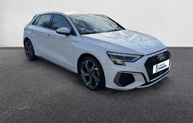 AUDI A3 Sportback 30 TDI 116 S tronic 7 S Line extérieur trois quart avant droit 560420