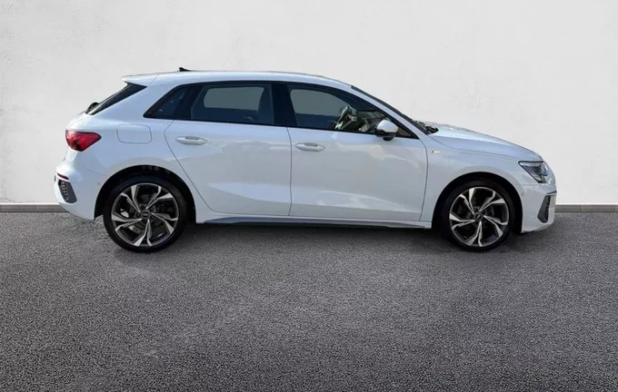 AUDI A3 Sportback 30 TDI 116 S tronic 7 S Line extérieur côté droit 560420