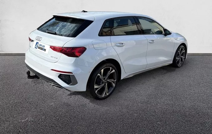AUDI A3 Sportback 30 TDI 116 S tronic 7 S Line extérieur trois quart arrière droit 560420