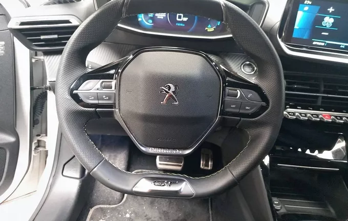 PEUGEOT 208 Electrique 50 kWh 136ch GT photo 9 945834