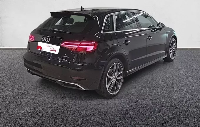 AUDI A3 Sportback 40 e-tron 204 S tronic 6 Design Luxe extérieur trois quart arrière droit 2128831