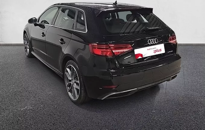 AUDI A3 Sportback 40 e-tron 204 S tronic 6 Design Luxe extérieur trois quart arrière gauche 2128831