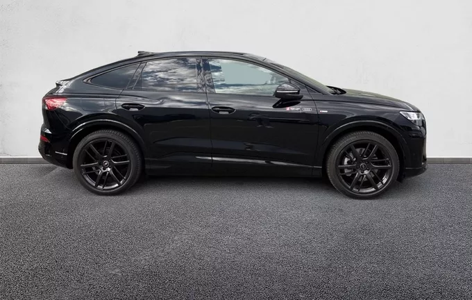 AUDI Q4 E-TRON Q4 Sportback e-tron Performance extérieur côté droit 9600