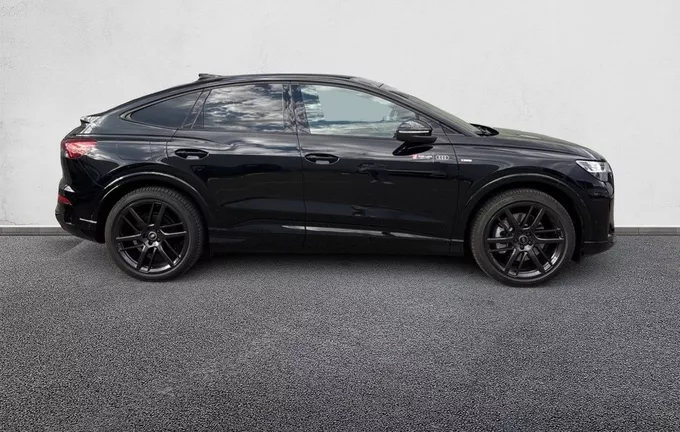 AUDI Q4 E-TRON Q4 Sportback e-tron Performance extérieur côté droit 9600