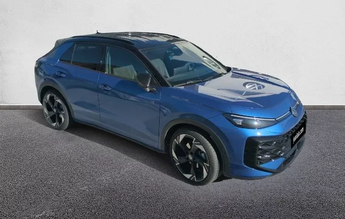 VOLKSWAGEN T-ROC 1.5 eTSI EVO2 Hybrid 150 ch DSG7 R-Line extérieur trois quart avant droit 9694
