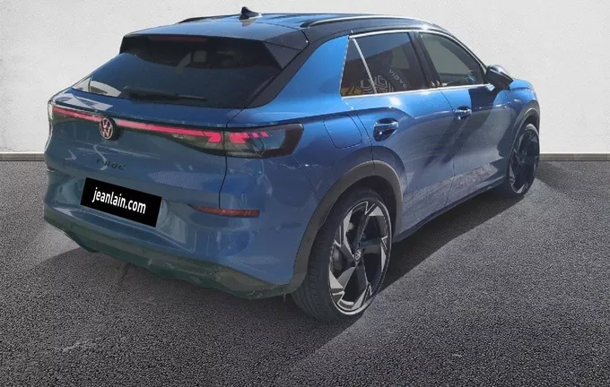 VOLKSWAGEN T-ROC 1.5 eTSI EVO2 Hybrid 150 ch DSG7 R-Line extérieur trois quart arrière droit 9694