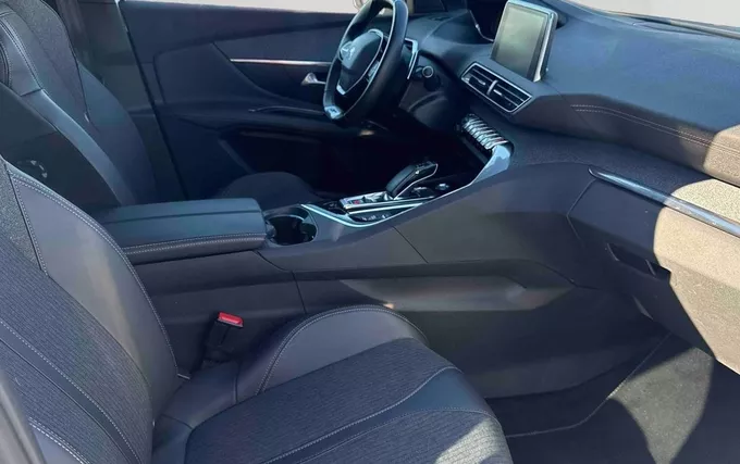 PEUGEOT 3008 Hybrid4 300 e-EAT8 GT Line photo 18 946684