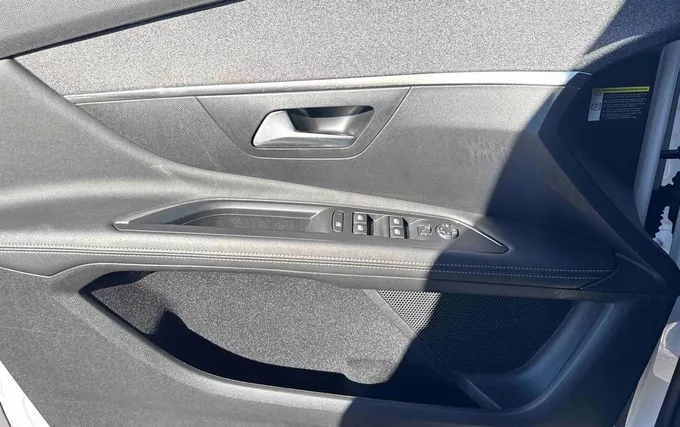 PEUGEOT 3008 Hybrid4 300 e-EAT8 GT Line photo 20 946684