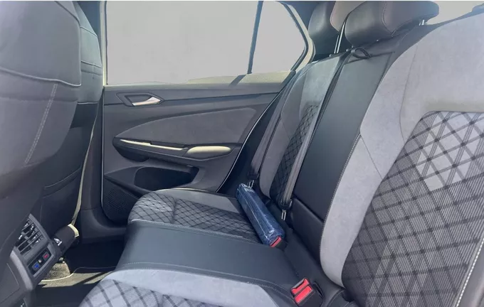 VOLKSWAGEN GOLF 1.5 eTSI OPF 150 DSG7 R-Line extérieur arrière 2131056