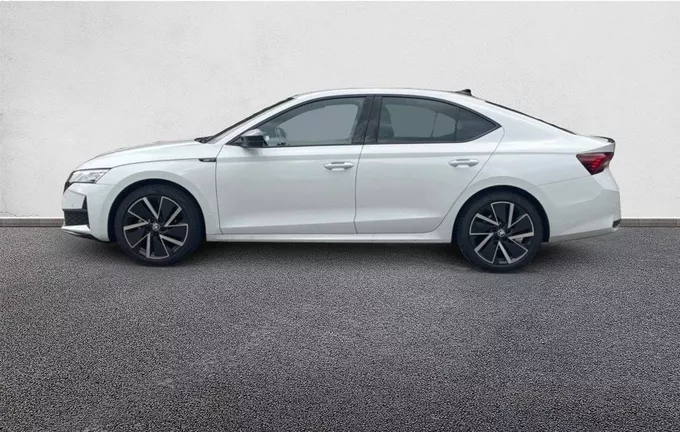 SKODA OCTAVIA 1.5 TSI Hybrid 150 ch ACT DSG7 Sportline extérieur trois quart arrière gauche 2121061