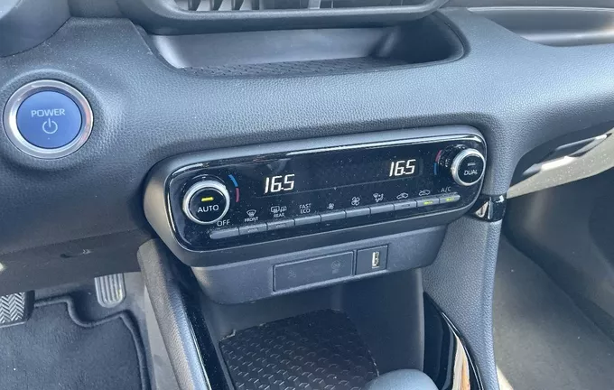 TOYOTA YARIS Hybride 116h Collection photo 14 1103498