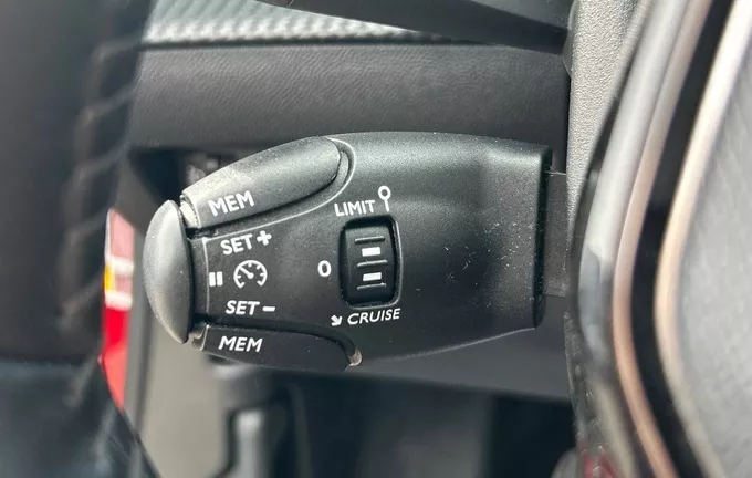 PEUGEOT 2008 PureTech 100 S&S BVM6 Allure photo 12 2130297